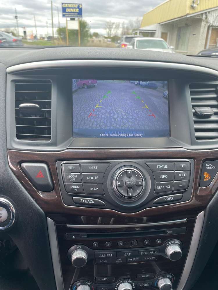 Nissan Pathfinder SL gallery 8
