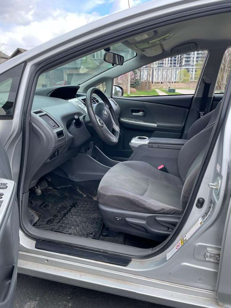 Toyota Prius v gallery 9