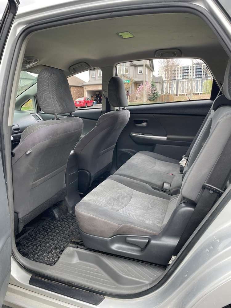 Toyota Prius v gallery 10