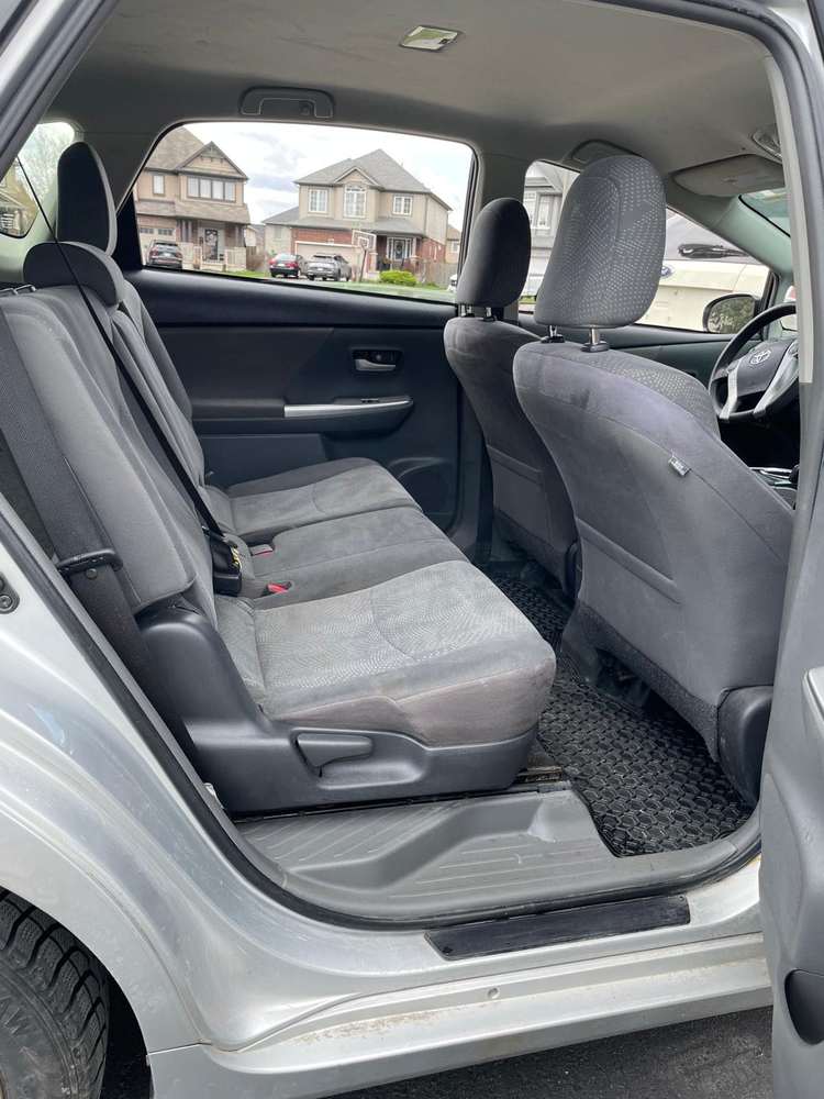 Toyota Prius v gallery 11