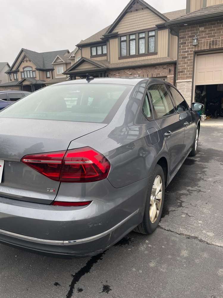 Volkswagen Passat 2.0T S gallery 2