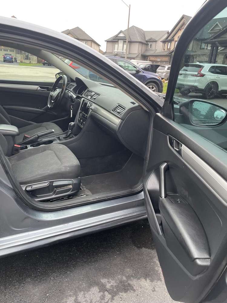 Volkswagen Passat 2.0T S gallery 3