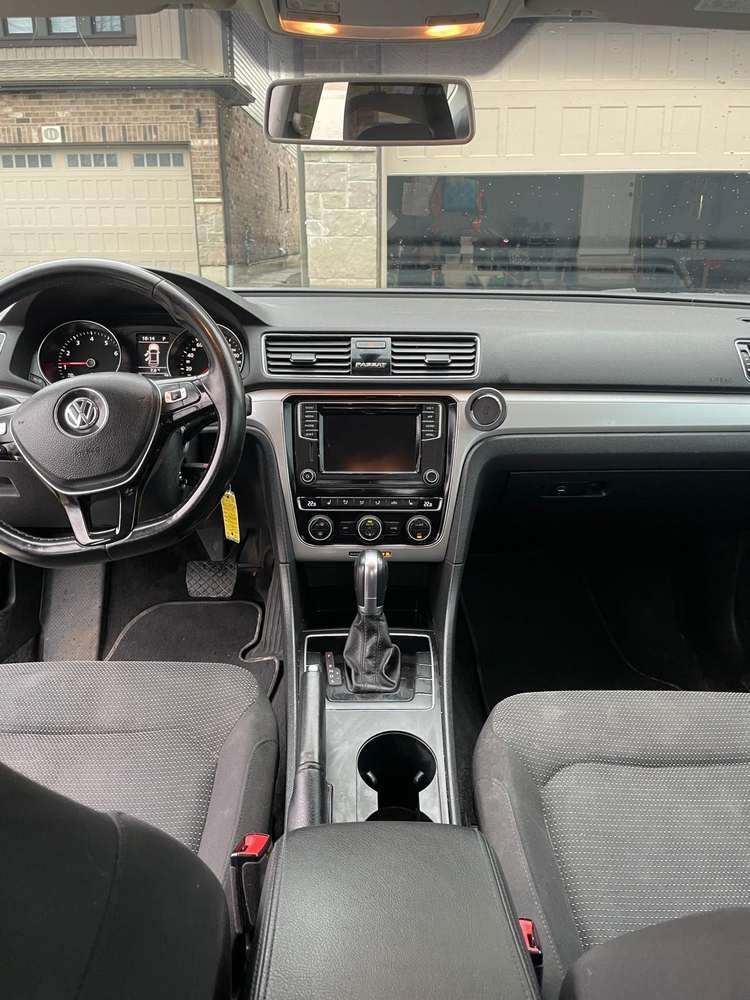 Volkswagen Passat 2.0T S gallery 5