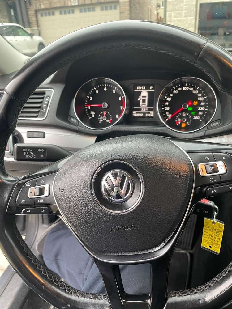 Volkswagen Passat 2.0T S gallery 7